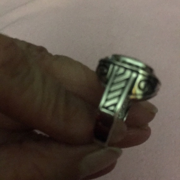 Ring - Picture 2 of 4